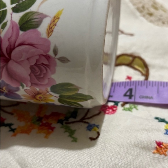Vintage White Floral Mug with Gold Script - Picture 7 of 7